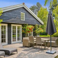 Family Holiday Home Near Marielyst Beach