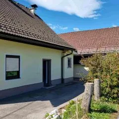 Lovely Apartment In Strau With Wifi
