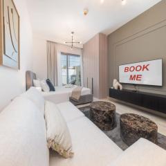StayShort - Elegant Studio in JVT Sleeps 3 with Balcony