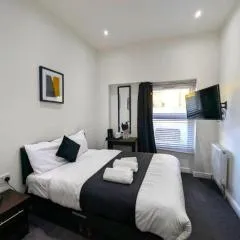 OYO Firs Lodge London Heathrow