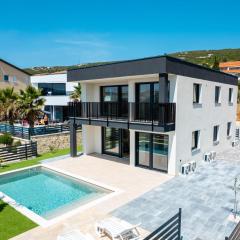 CROWONDER Villa Maja with Swimming Pool