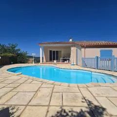 Belle villa 6 personnes - Piscine et parking privés - Terrasse - 3 chambres doubles