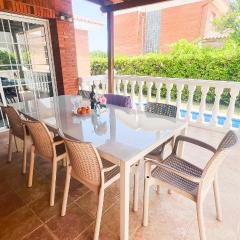 Casa grande con piscina para familias