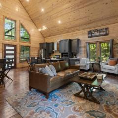 Cozy Cabin with Hot Tub, Fire Pit and Arcade Games