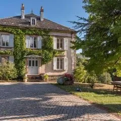 Demeure de charme avec étang privé et piscine couverte - FR-1-583-460