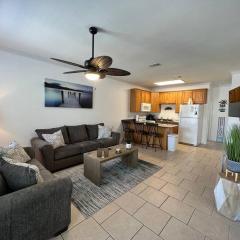 Cheerful 3 bedroom townhome Pool! Beach! Fun!