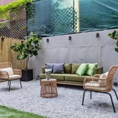 Brownstone 2 Bed with Private Backyard near Subway
