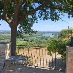 VILLA au calme VUE MAGNIFIQUE entièrement climatisée et piscine