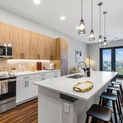 12 Min to Downtown with Pool, Balcony and Free Parking