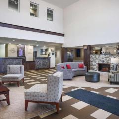Green Mill Village Hotel & Suites, BW Signature Collection