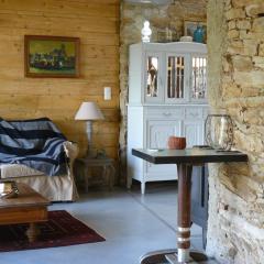 Pretty cottage with Wifi by the sea