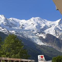 Spacious family nest with balcony in Chamonix