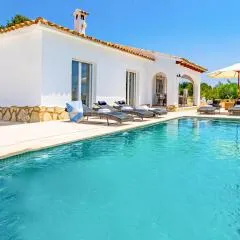 Villa Ancla Blanca by Abahana Villas