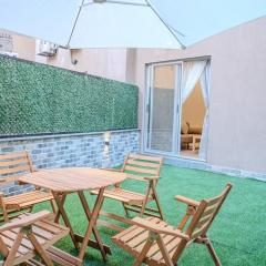 Ground Floor Gem - Patio Lounge
