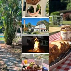 Casarão Miguel Pereira - Refúgio na Natureza com Lareira Externa, Piscina, Fondue e Amplo Jardim - 12 Min do Parque Terra dos Dinos