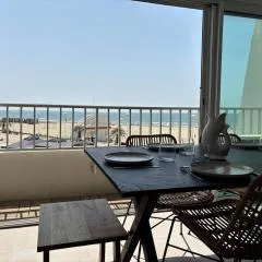 Beautiful renovated apartment with sea view