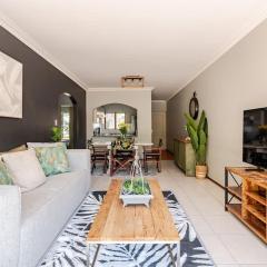 Firenza 2 Bed Apartment 1 km to Malls and Guatrain