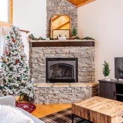 Cabin Haven Theater Game room Hot Tub Yard