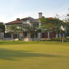 The Villa Luxe Hartbeespoort Golf and Wildlife Estate
