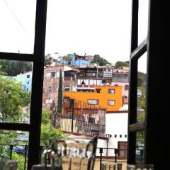 Charming Cocoon with Balcony - Historic downtown