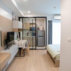 Cozy Studio in Jed Yod Nimman Steps to Convenience Store