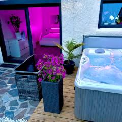 Petit Havre de Paix avec Jacuzzi Luxe & Jardin Privatif Zen