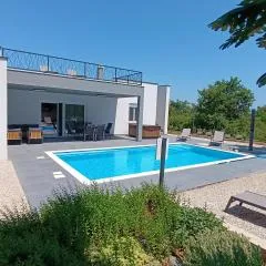 Villa Tempest with Private Pool and Jacuzzi