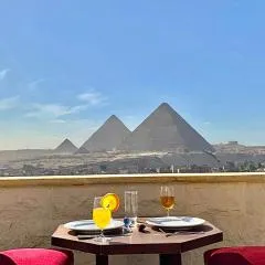 PYRAMIDS TOWER Inn