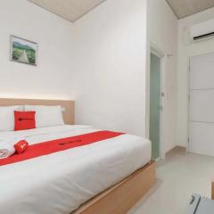 RedDoorz Plus near RS RK Charitas 2 Palembang