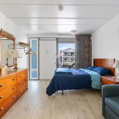 313 E Glenwood Ave, Unit 109