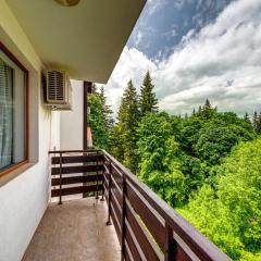 Villa Kometa - 1BD Apt with Balcony & Forest View by Flat Manager