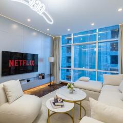 Modern 1BR with High Floor Near Mall & Tram