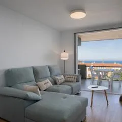 Apartament gran amb vistes al mar, piscina i pàrquing