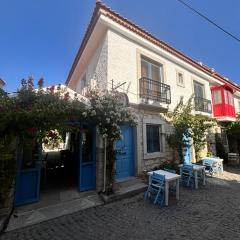 Paris Alaçatı Butik Otel