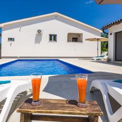 Nature Lovers Retreat - Casa Irena with Pool