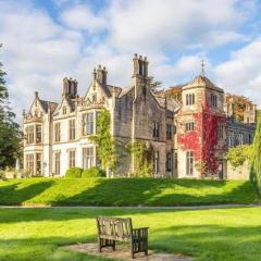 Kendal - Summerlands Hall Gothic Apartment