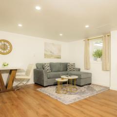 The Minimalist Escape - Modern 1BD in the Heights