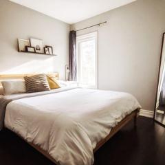 Inviting 2BR Townhouse with 2 WFH Setups and WiFi