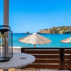 Holiday Homes BlueGreen - Beachfront, Pool, Garden and BBQ - near Heraklion