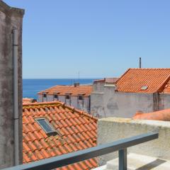 Casa Luminosa - 160m to the beach, located in the Historical Center of Sesimbra