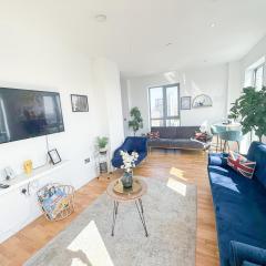 Lux 3-Bedroom Penthouse in Battersea with 3 Private Balconies near Clapham , Nine Elms