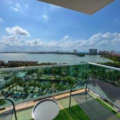 Apt with Balcony, Beach Access & Comfort, pool