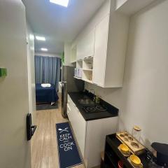 Studio com piscina e vista