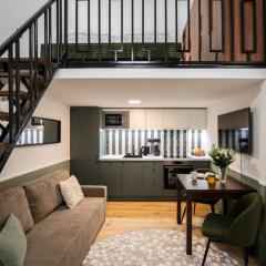 Garden retreat for two! brand new I