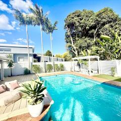 Maroochydore Beach Retreat - Pool, BBQ, Relax