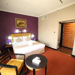 CREEK Hotel