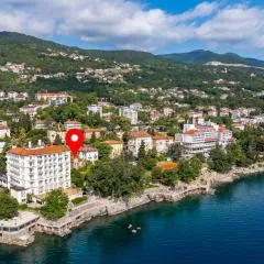 Palm and Palmino Garden Apartments near Lungo Mare