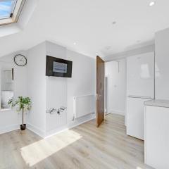 Luxury 8 Rooms & Garden near Excel London