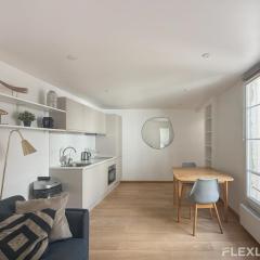 Sunny 1-Bed in Paris Marais District
