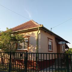 Hattyú vendégház Poroszló